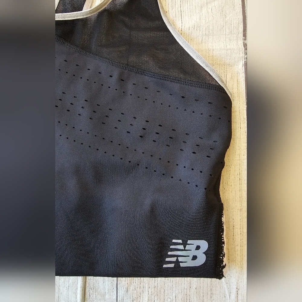 New Balance Women's Size Medium Black Q Speed Longline Sports Bra Vented Active - Picture 6 of 8